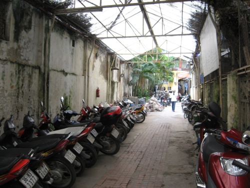 entrance to hôtel des artistes